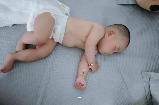 伊川宝宝先长上牙还是下牙 伊川宝宝先长上牙还是下牙